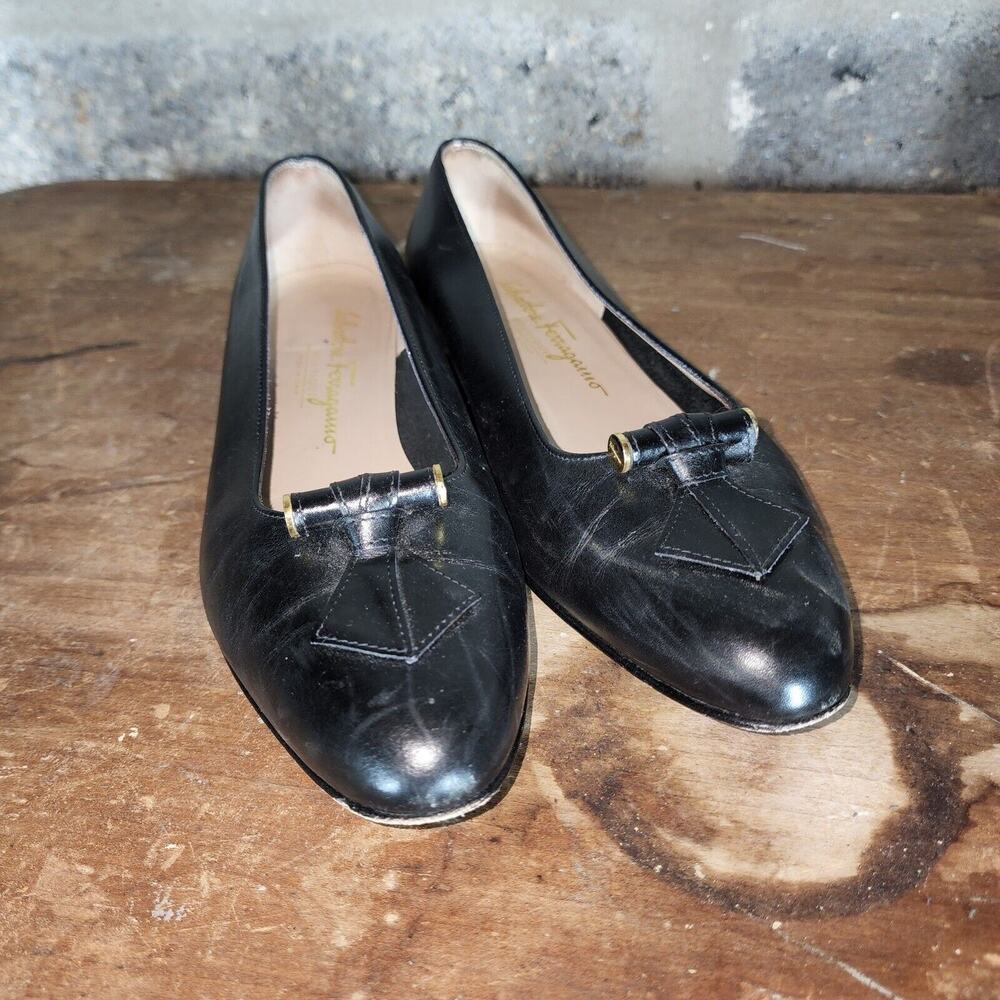 SALVATORE FERRAGAMO Boutique sz 8 black rolled kiltie low heel flats leather